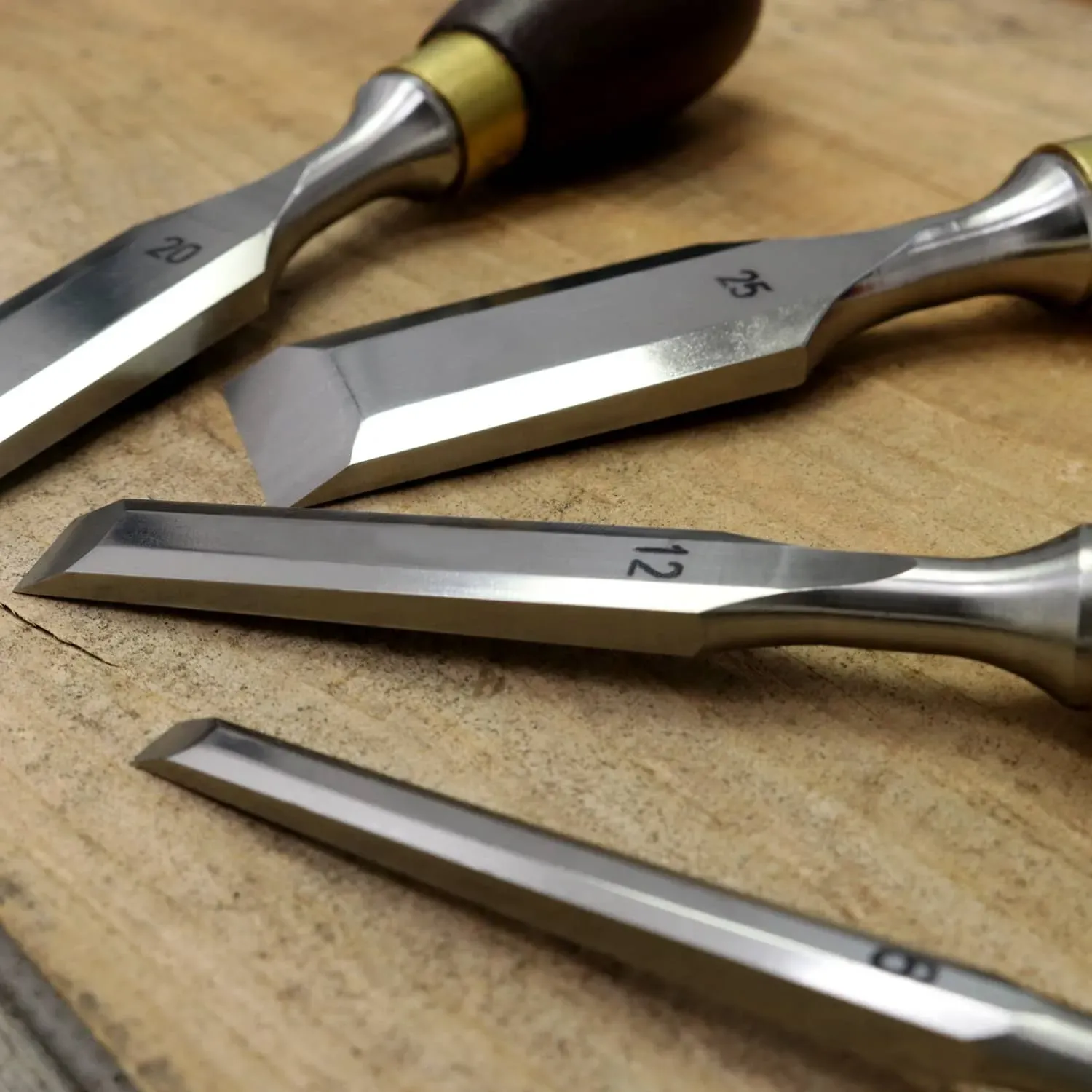 Ciseaux et ébauchoirs de charpentier