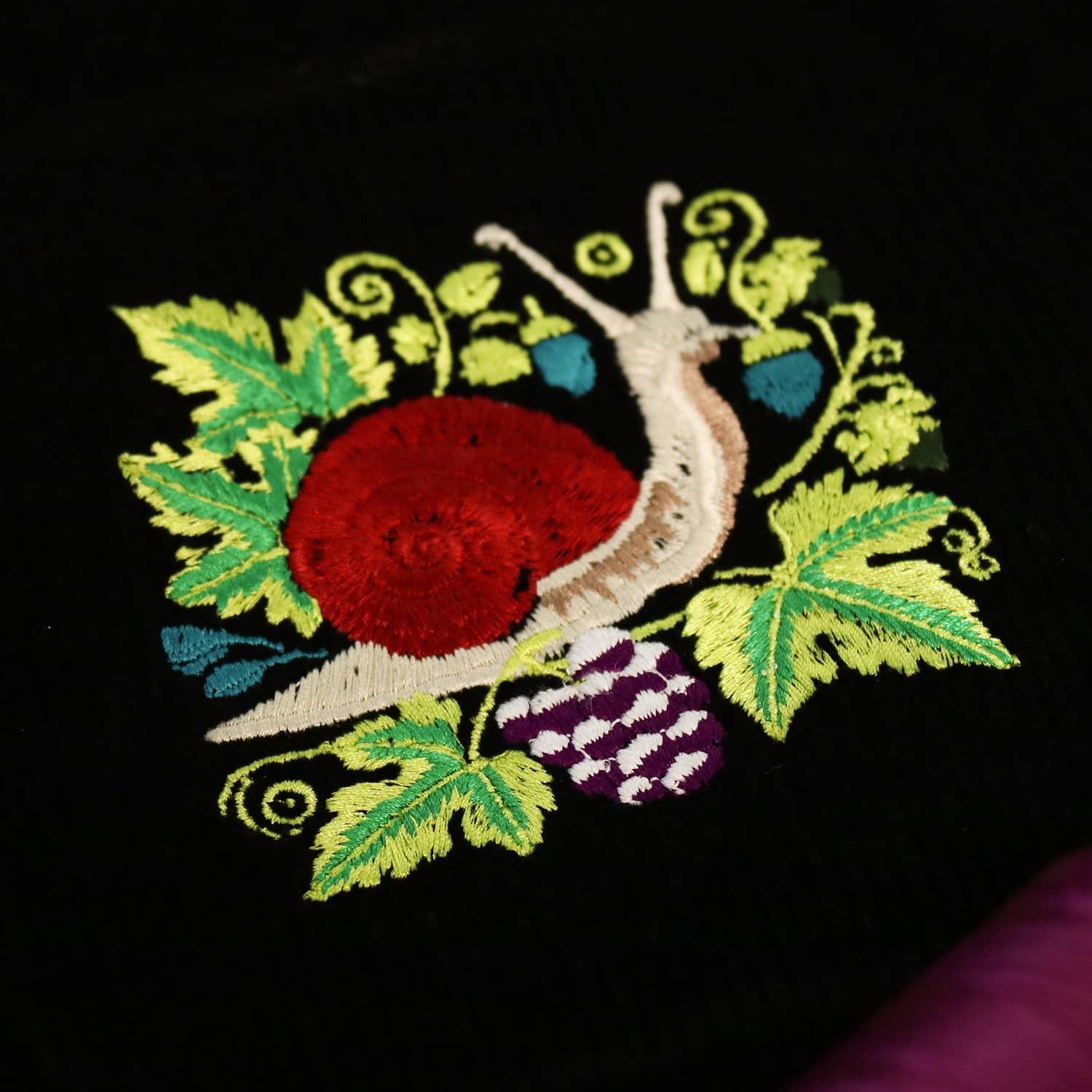 Broderie de logo complexe et coloré