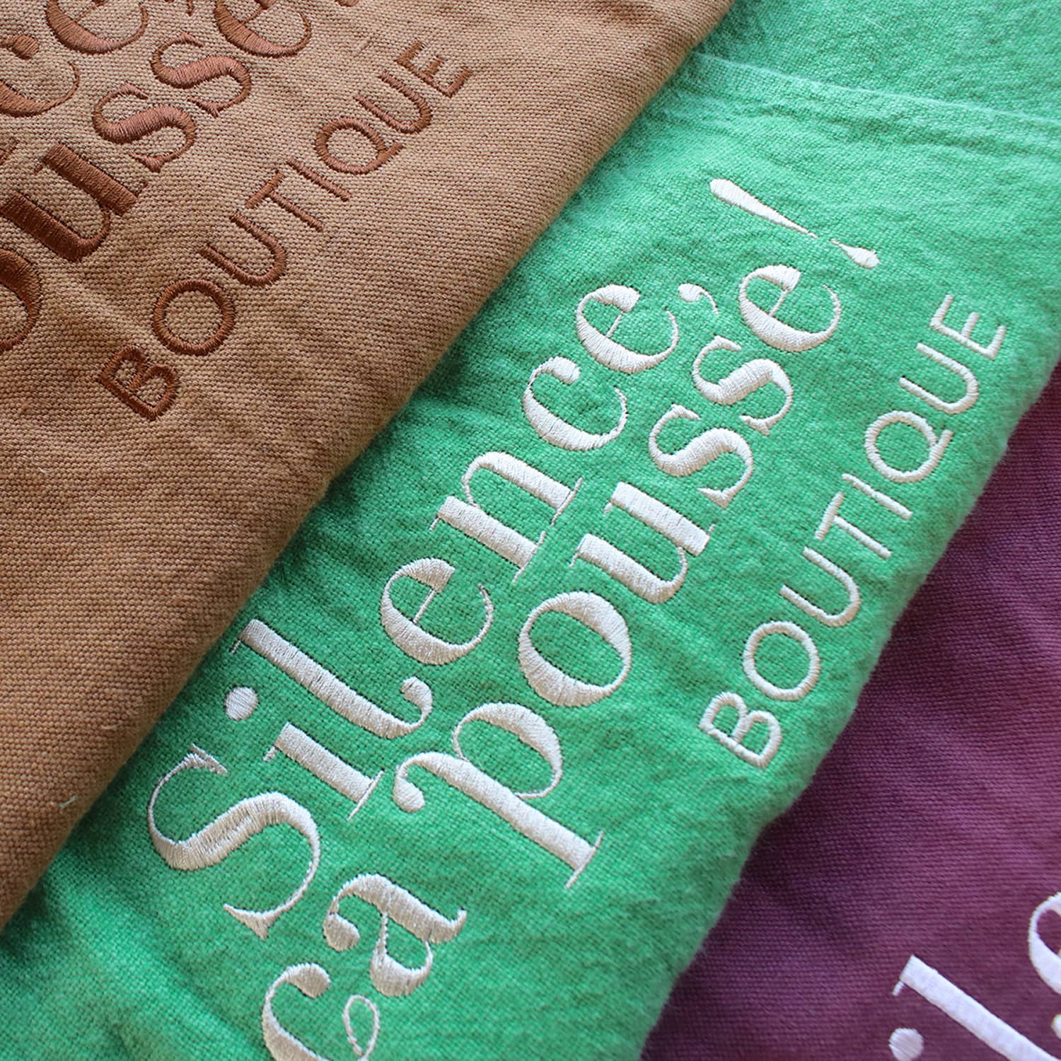 Broderie pour la boutique Silence ça pousse!